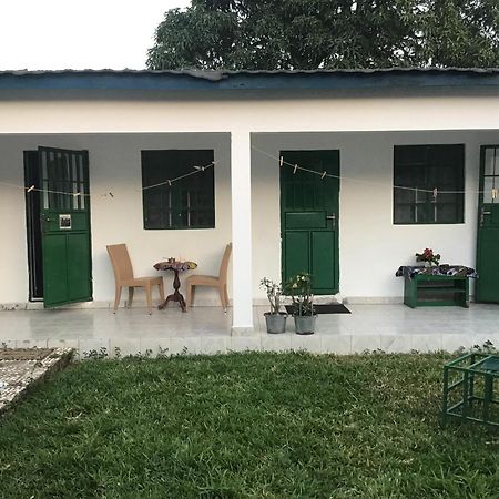 Anns Guesthouse Bakaugambia Екстериор снимка