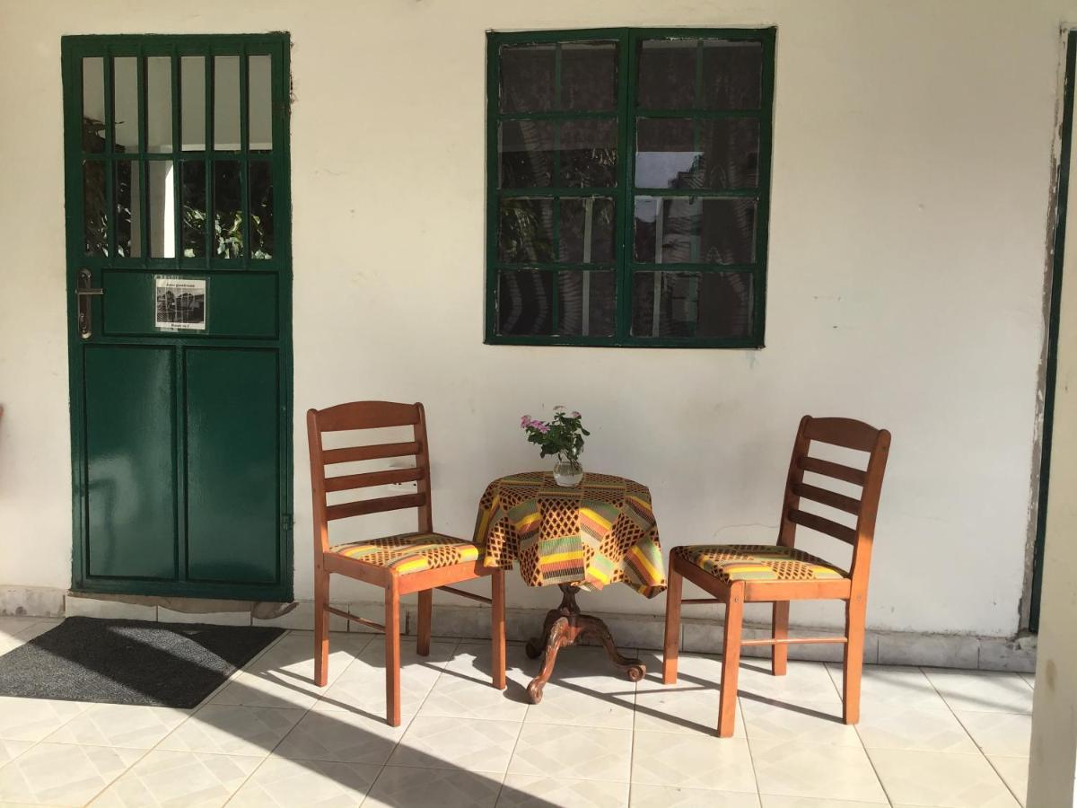 Anns Guesthouse Bakaugambia Екстериор снимка