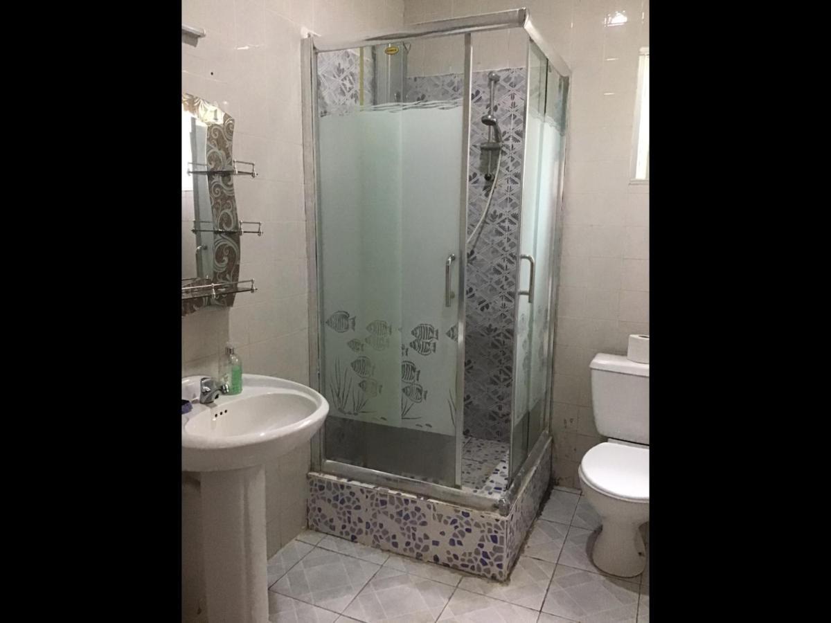 Anns Guesthouse Bakaugambia Екстериор снимка