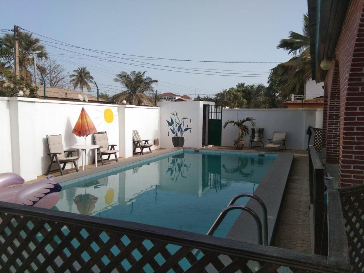 Anns Guesthouse Bakaugambia Екстериор снимка