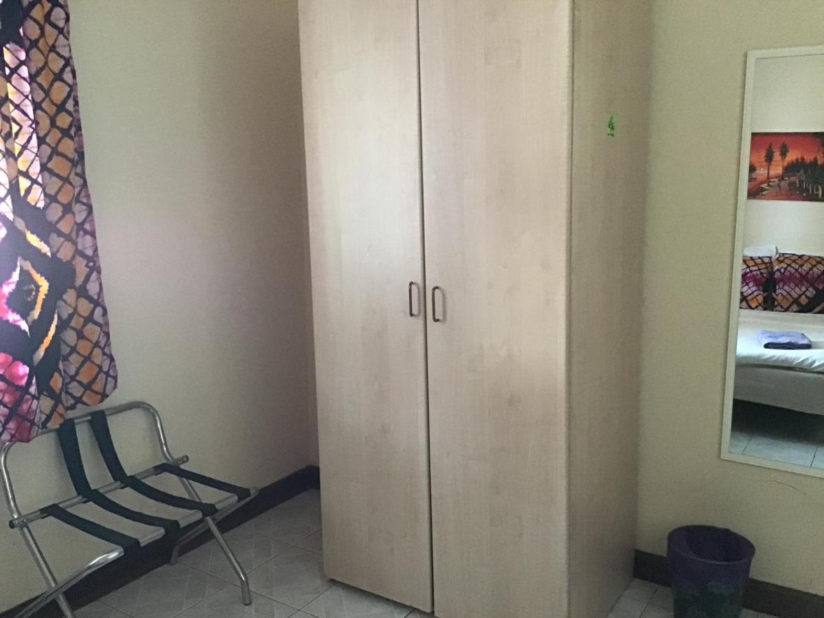 Anns Guesthouse Bakaugambia Екстериор снимка
