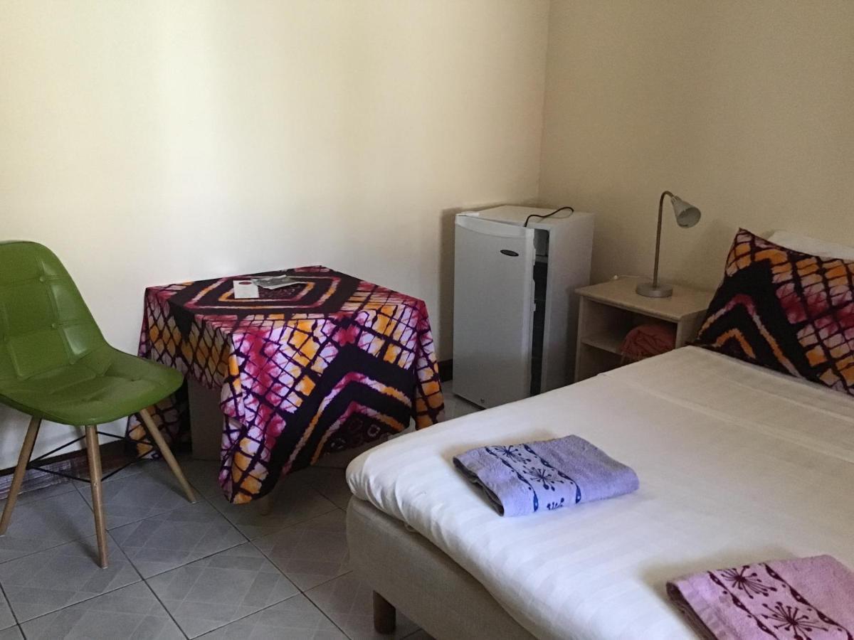 Anns Guesthouse Bakaugambia Екстериор снимка