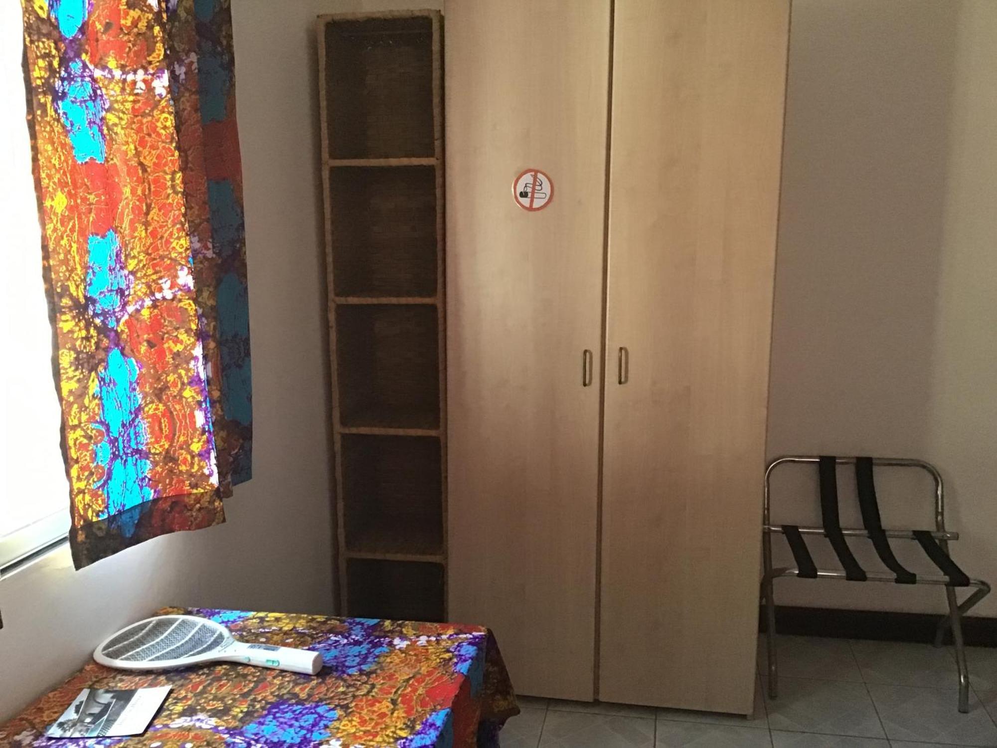 Anns Guesthouse Bakaugambia Екстериор снимка