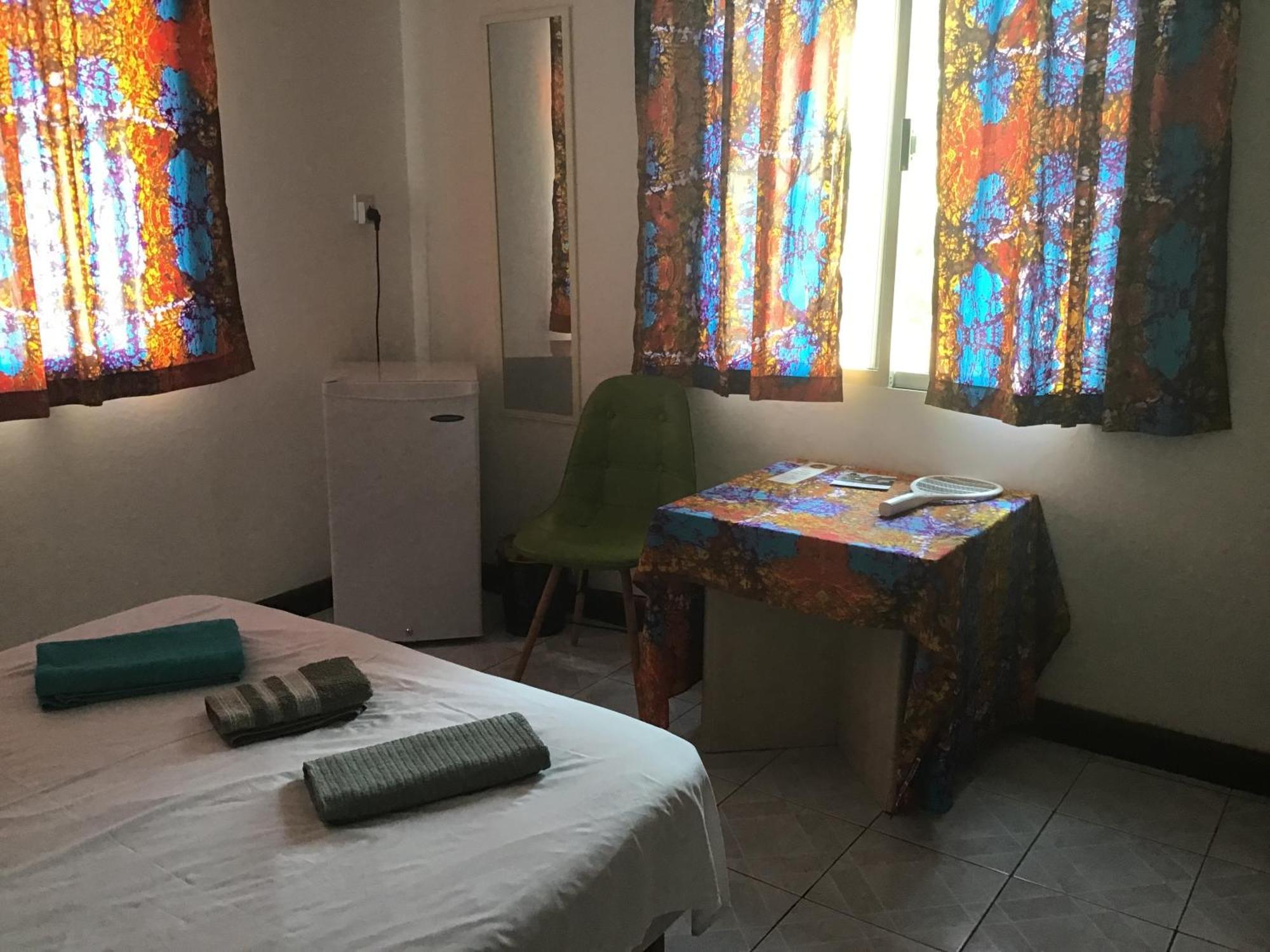 Anns Guesthouse Bakaugambia Екстериор снимка