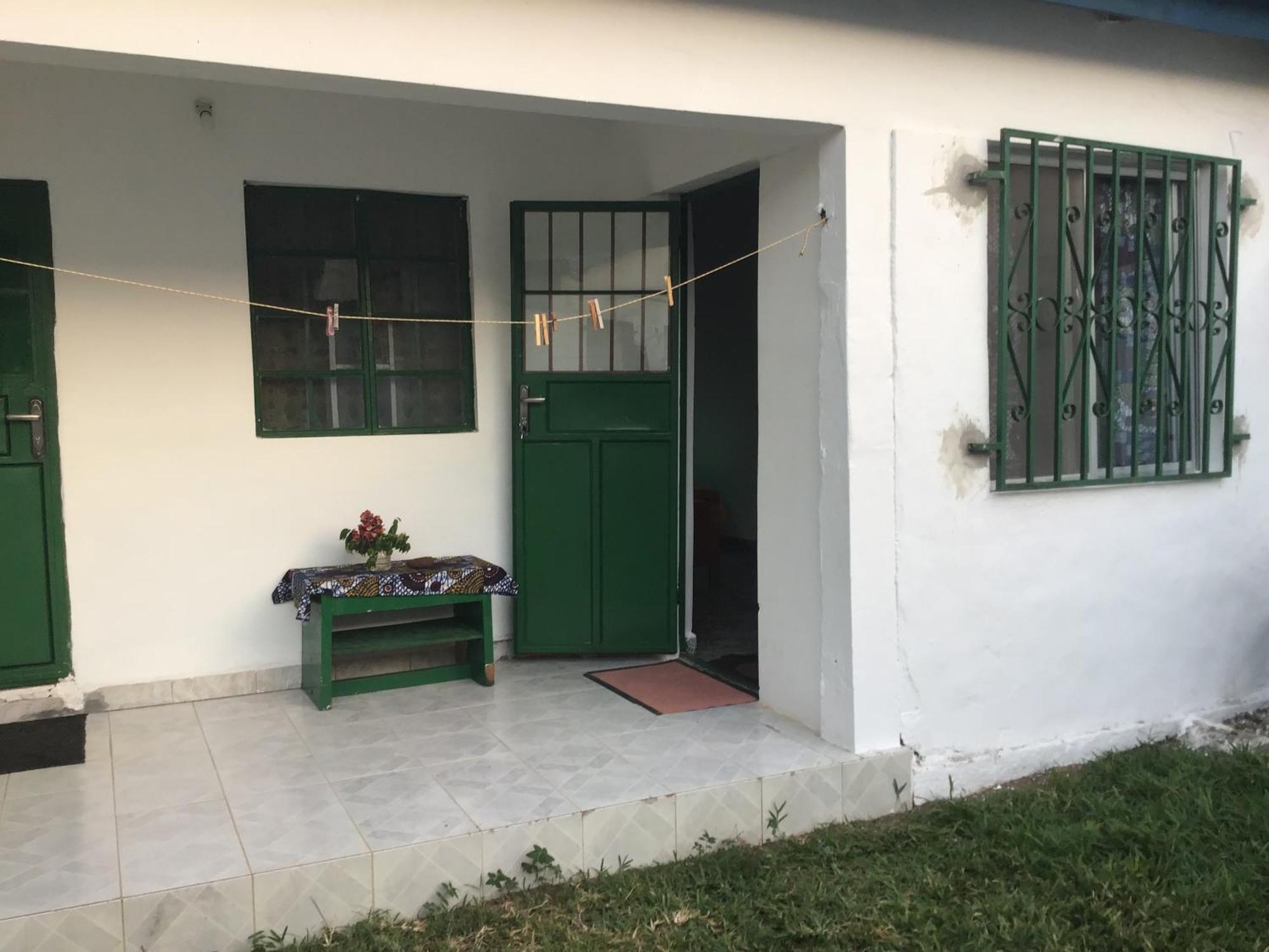 Anns Guesthouse Bakaugambia Екстериор снимка