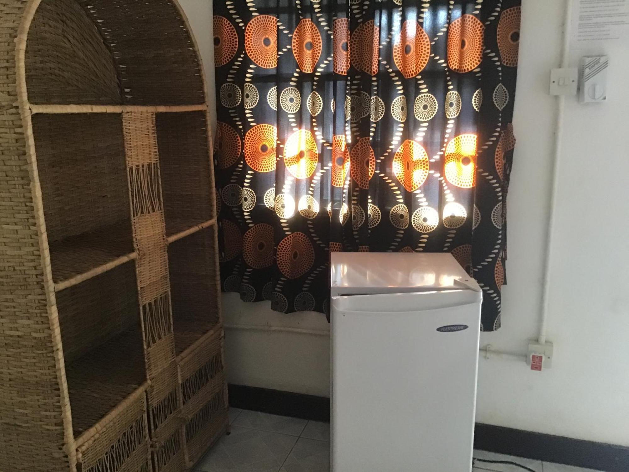 Anns Guesthouse Bakaugambia Екстериор снимка