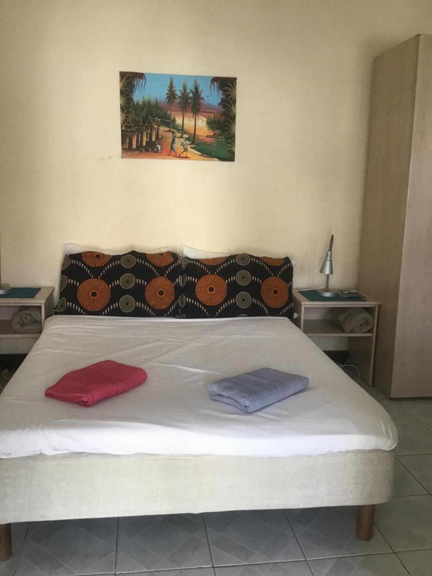 Anns Guesthouse Bakaugambia Екстериор снимка