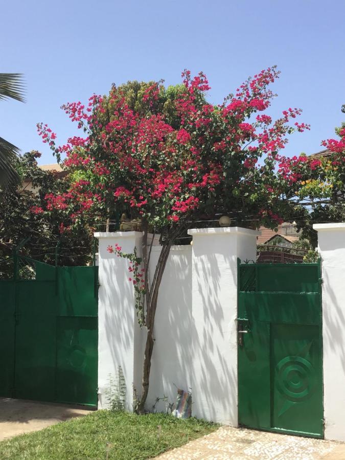 Anns Guesthouse Bakaugambia Екстериор снимка