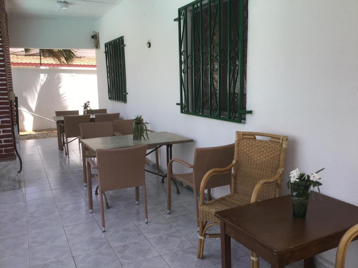 Anns Guesthouse Bakaugambia Екстериор снимка