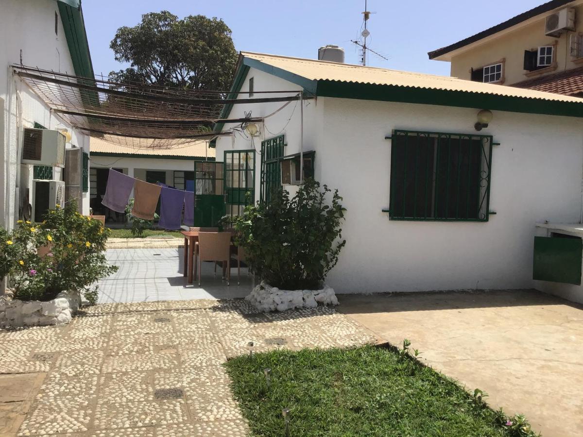 Anns Guesthouse Bakaugambia Екстериор снимка