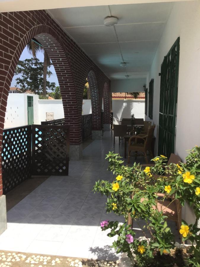 Anns Guesthouse Bakaugambia Екстериор снимка