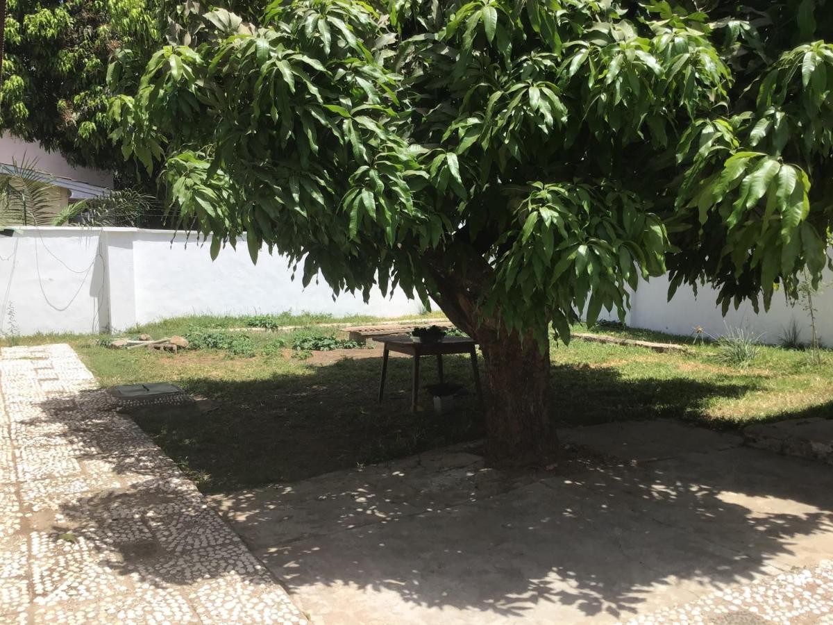 Anns Guesthouse Bakaugambia Екстериор снимка