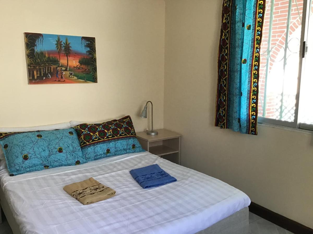 Anns Guesthouse Bakaugambia Екстериор снимка