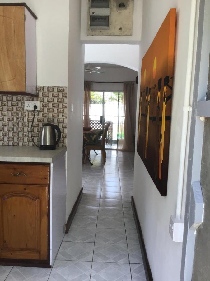 Anns Guesthouse Bakaugambia Екстериор снимка