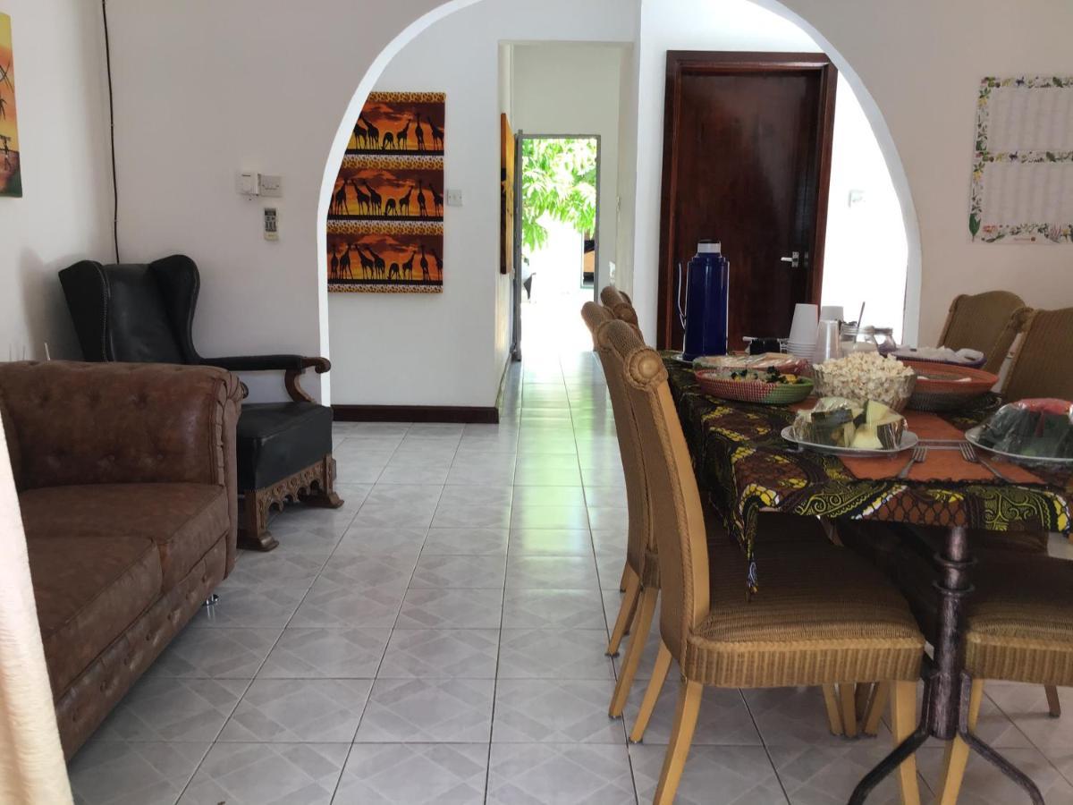 Anns Guesthouse Bakaugambia Екстериор снимка