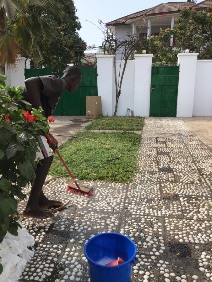 Anns Guesthouse Bakaugambia Екстериор снимка