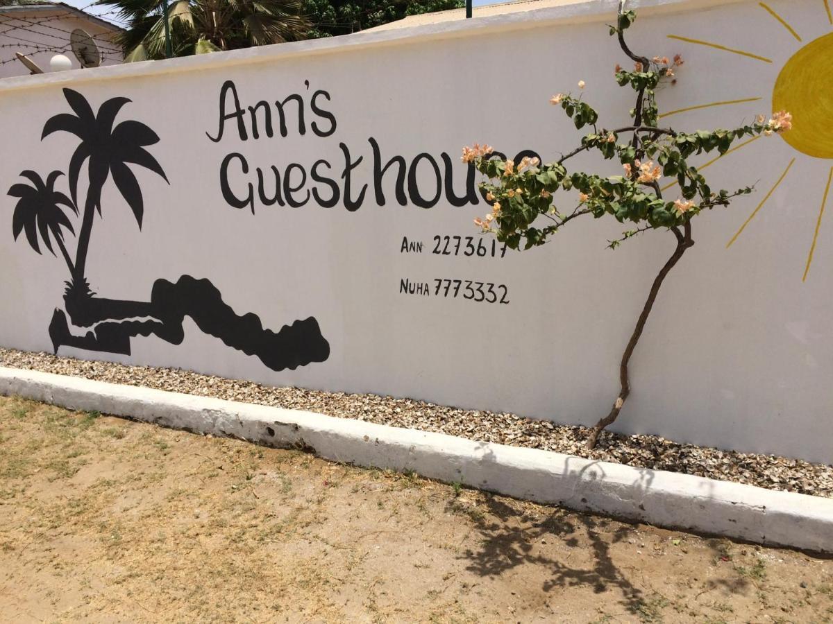 Anns Guesthouse Bakaugambia Екстериор снимка